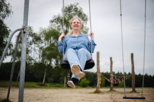 Pauline de Vries op de schommel. Hoe krijg je meer energie als drukke moeder?